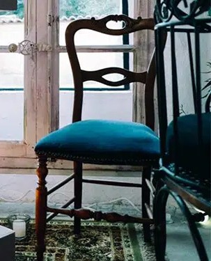 location-decoration-mariage-vintage-temps-de-reve-narbonne-occitanie-chaise-tapissier