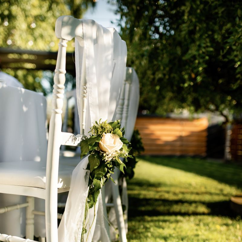 white-chair-with-rose-bouquet-outdoor-wedding-venue